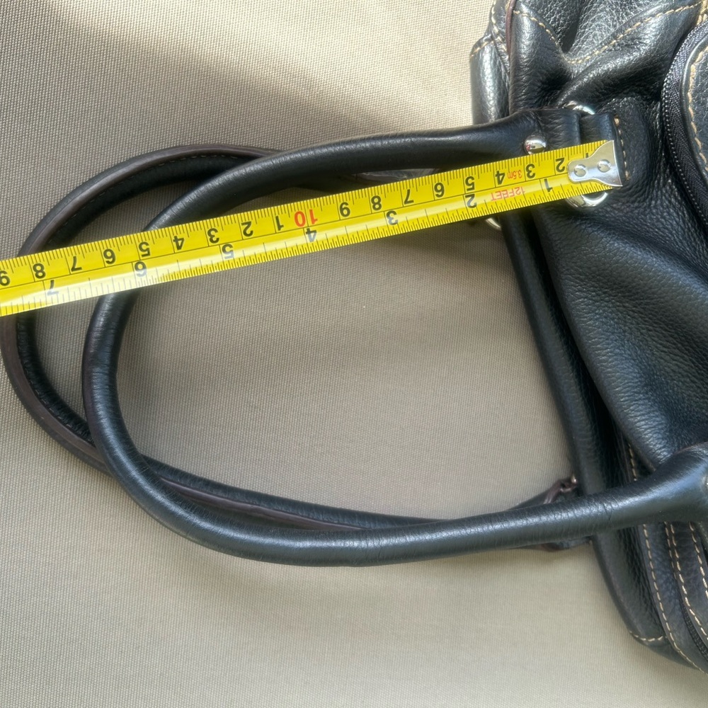 Black handbag purse, Tignanello w/ their iconic lining and multiple compartments - Picture 2 of 10